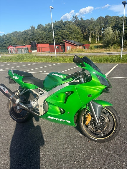 Kawasaki ZX6R 3 of 6