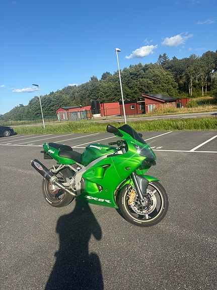 Kawasaki ZX6R 2 of 6