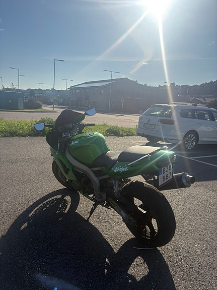 Kawasaki ZX6R 5 of 6