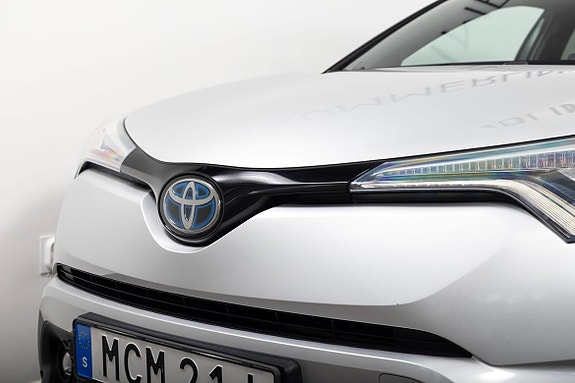 Toyota C-HR 3 of 20