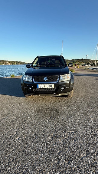 Suzuki Grand Vitara 3 of 5