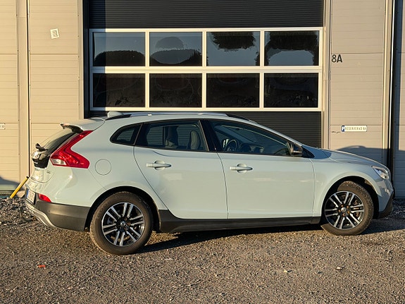 Volvo V40 Cross Country 4 of 11