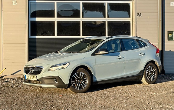 Volvo V40 Cross Country 3 of 11