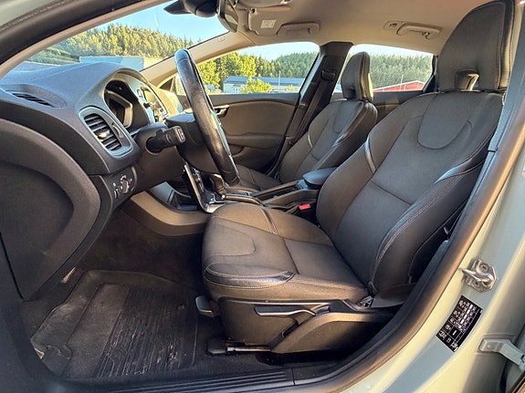 Volvo V40 Cross Country 8 of 11