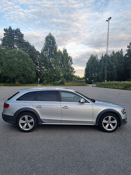 Audi A4 allroad 2 of 9