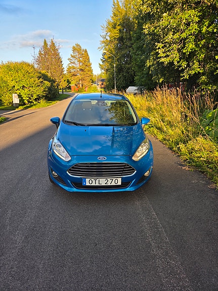 Ford Fiesta 2 of 5