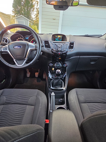 Ford Fiesta 4 of 5