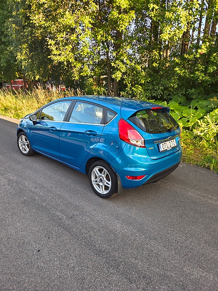 Ford Fiesta 3 of 5
