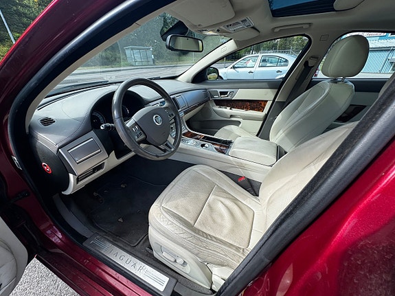 Jaguar XF 27 of 30