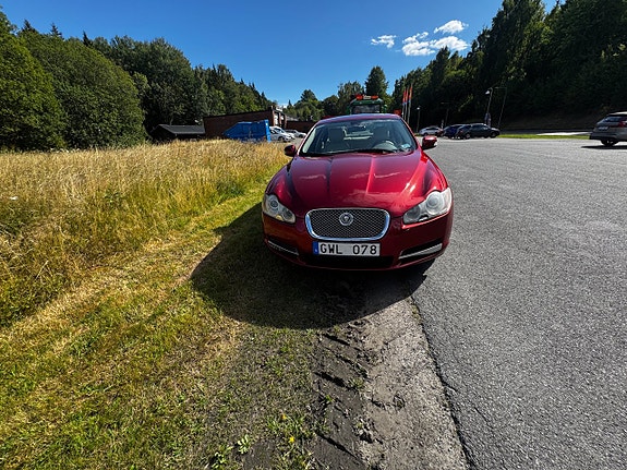 Jaguar XF 17 of 30