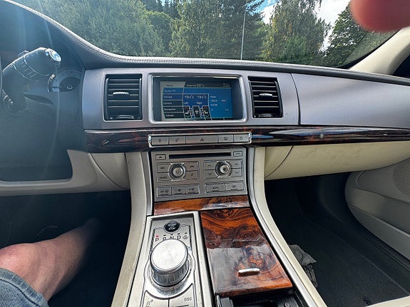 Jaguar XF 23 of 30