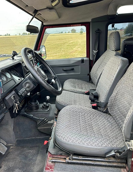 Land Rover Defender 90 6 of 12