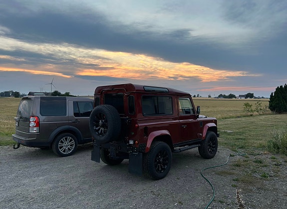 Land Rover Defender 90 12 of 12