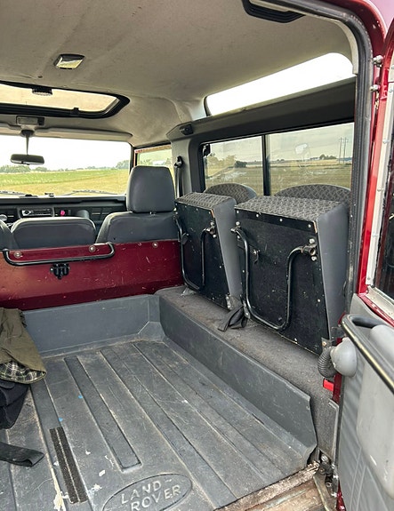 Land Rover Defender 90 9 of 12