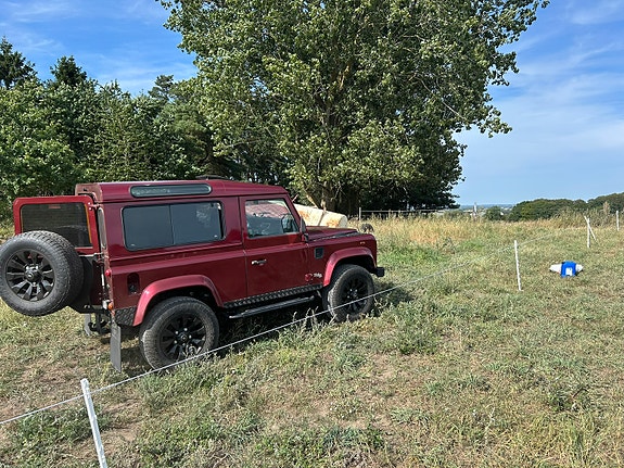 Land Rover Defender 90 3 of 12