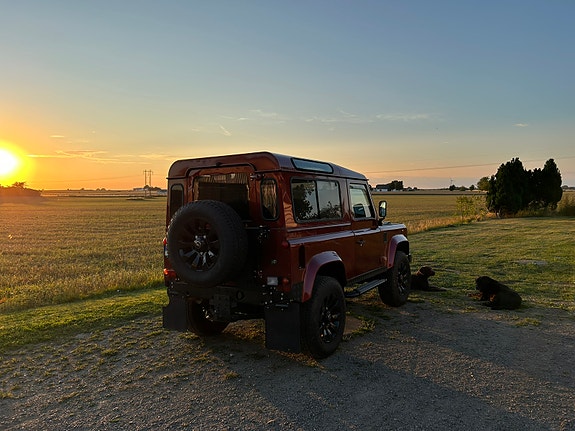 Land Rover Defender 90 4 of 12