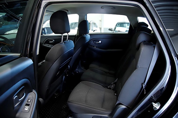 Kia Carens 8 of 19