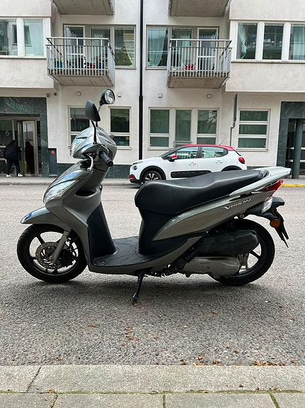Honda Vision 3 of 3