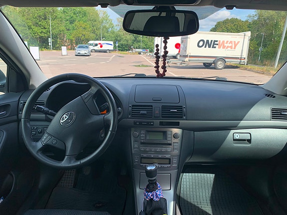 Toyota Avensis 7 of 9