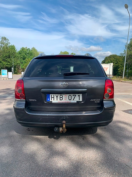 Toyota Avensis 6 of 9