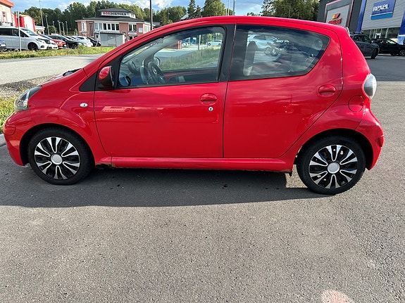 Toyota Aygo 2 of 5