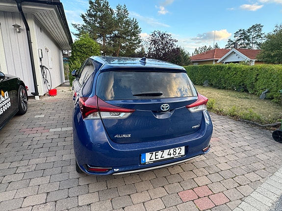 Toyota Auris 4 of 6