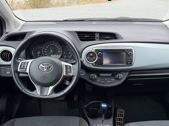 Toyota Yaris 9 of 16