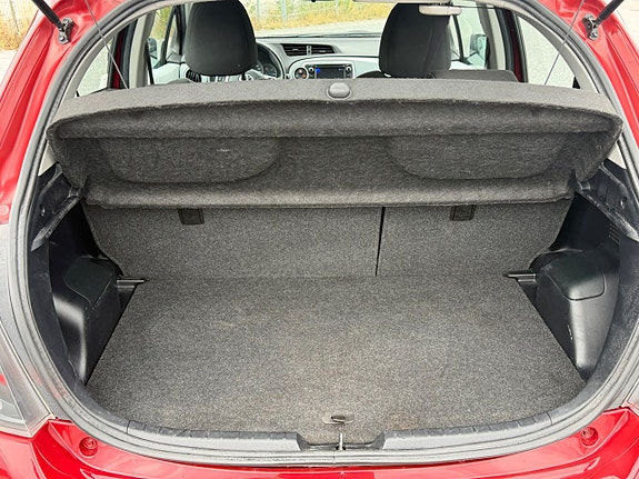 Toyota Yaris 13 of 16