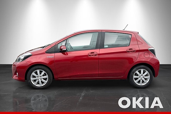 Toyota Yaris 5 of 16