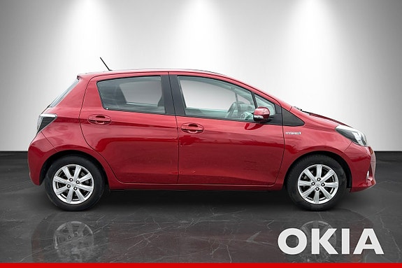Toyota Yaris 4 of 16