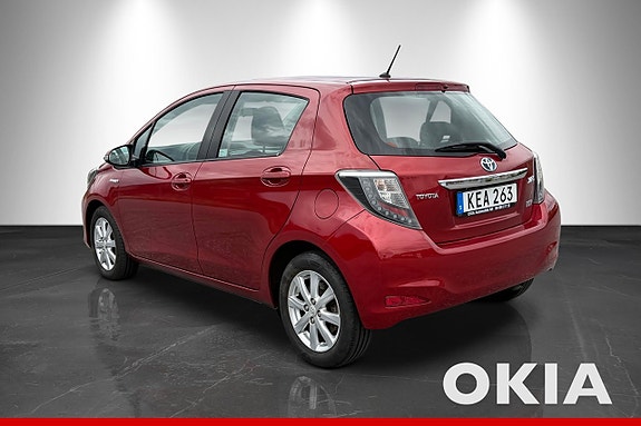 Toyota Yaris 2 of 16