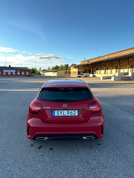 Mercedes-Benz A180 2 of 9