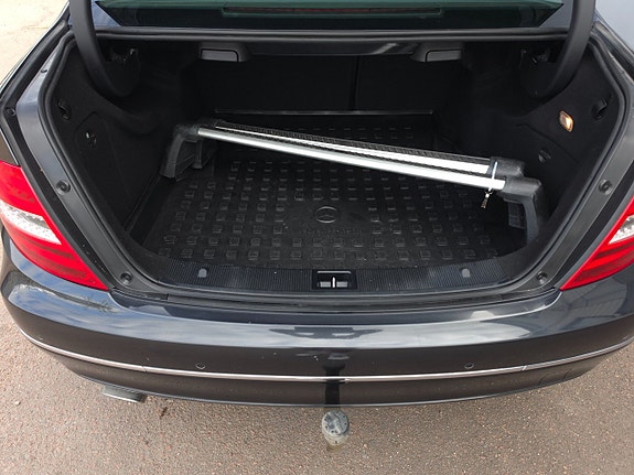 Mercedes-Benz C220 11 of 11