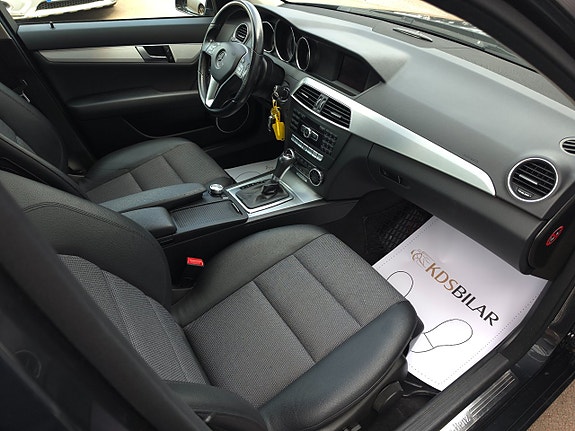 Mercedes-Benz C220 7 of 11