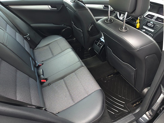 Mercedes-Benz C220 10 of 11