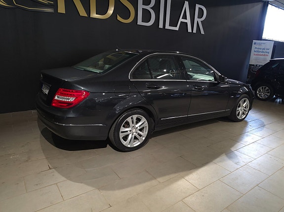Mercedes-Benz C220 6 of 11