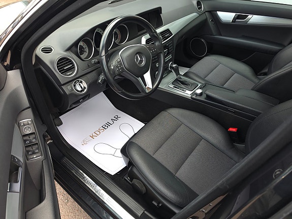 Mercedes-Benz C220 9 of 11