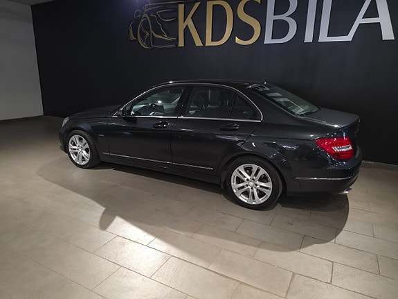 Mercedes-Benz C220 3 of 11