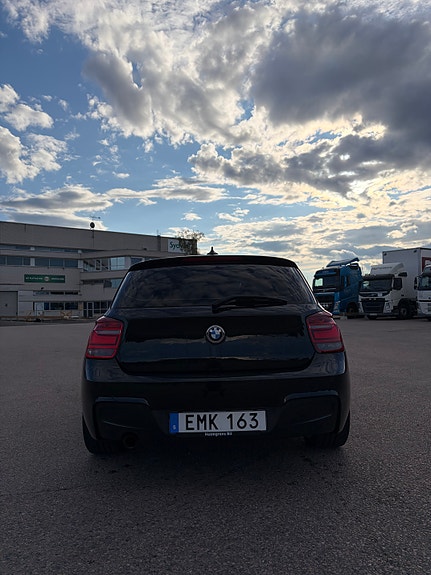 BMW 116i 4 of 7