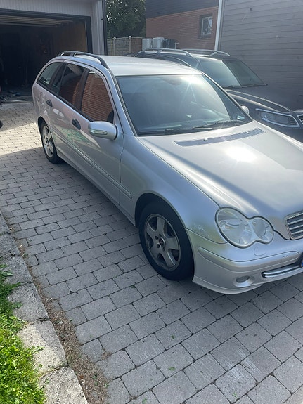 Mercedes-Benz C180 2 of 6