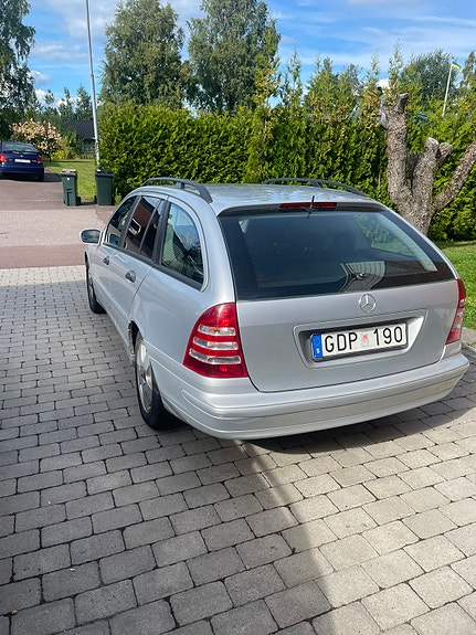Mercedes-Benz C180 3 of 6