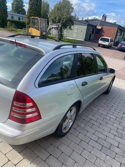 Mercedes-Benz C180 4 of 6