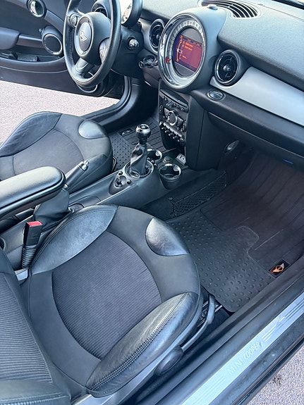 MINI Cooper 6 of 8