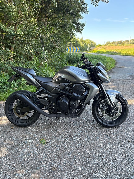 Kawasaki Z750 2 of 6