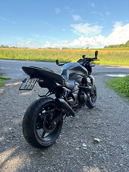 Kawasaki Z750 3 of 6