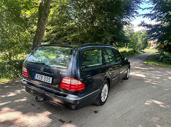 Mercedes-Benz E280 2 of 7
