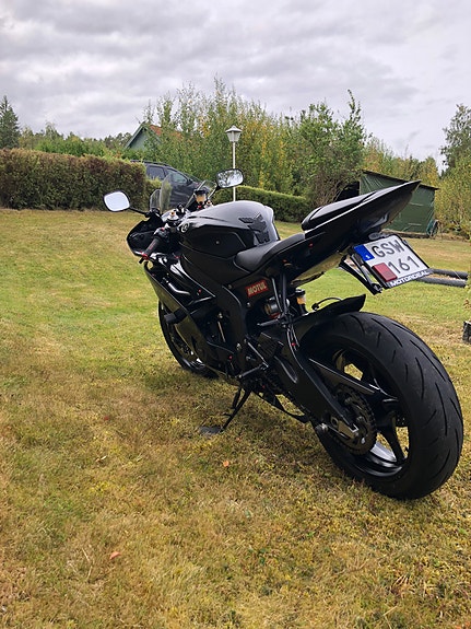 Yamaha YZF-R6 3 of 5