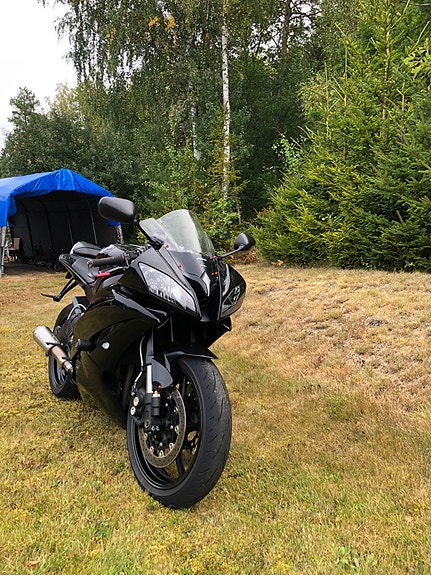 Yamaha YZF-R6 2 of 5