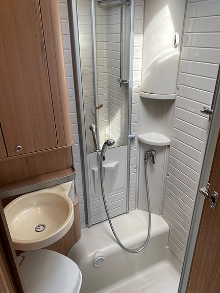 Bürstner Solano T 729 3,0 177hk/ Enkelsängar/ ALDE/ 2x AC/ Vitt skinn 17 of 21