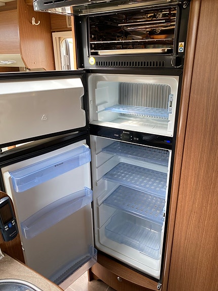 Bürstner Solano T 729 3,0 177hk/ Enkelsängar/ ALDE/ 2x AC/ Vitt skinn 18 of 21